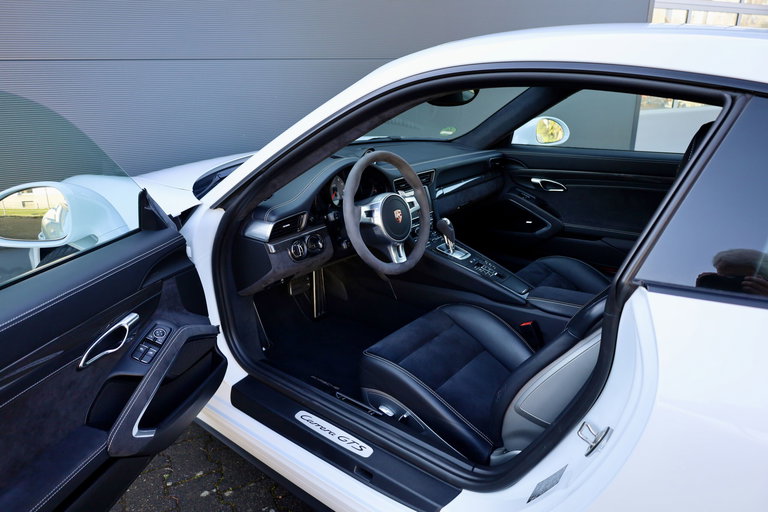 Porsche 991 Carrera GTS