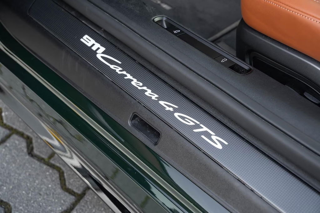 Porsche 992.2 Carrera 4 GTS