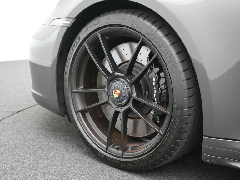 Porsche 992 Carrera GTS