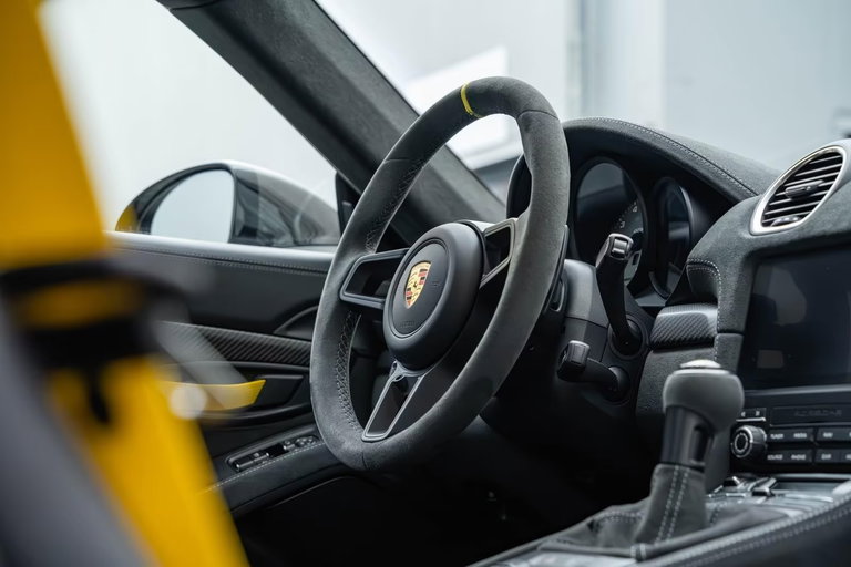 Porsche 718 Cayman GT4 RS