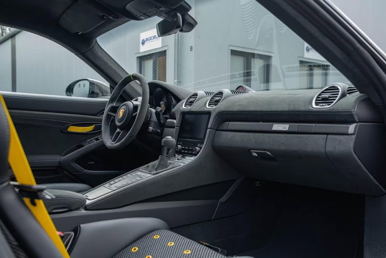 Porsche 718 Cayman GT4 RS