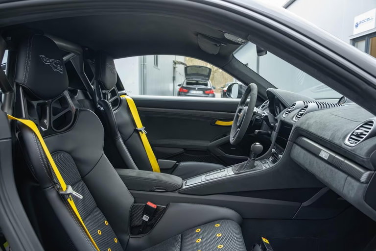 Porsche 718 Cayman GT4 RS