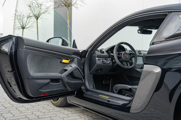 Porsche 718 Cayman GT4 RS