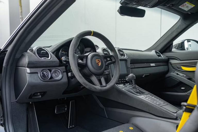 Porsche 718 Cayman GT4 RS