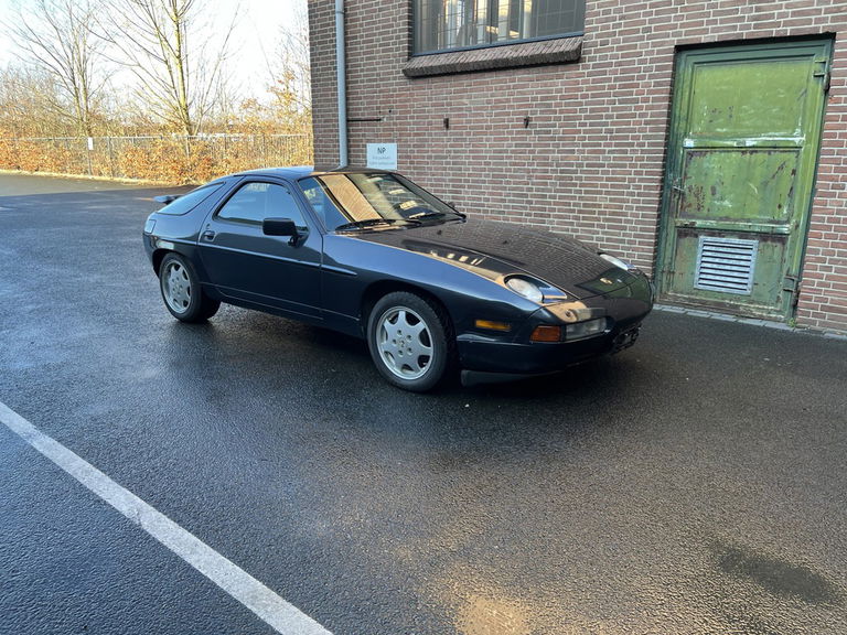 Porsche 928 S4