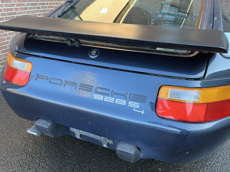 Porsche 928 S4