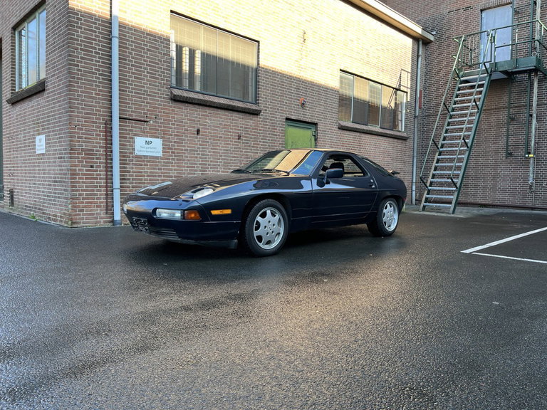 Porsche 928 S4