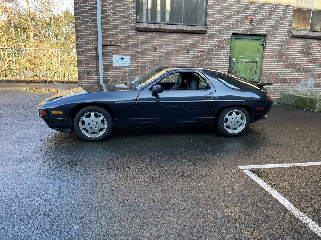 Porsche 928 S4