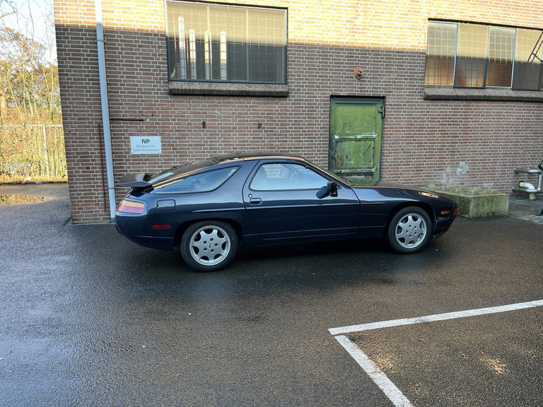 Porsche 928 S4