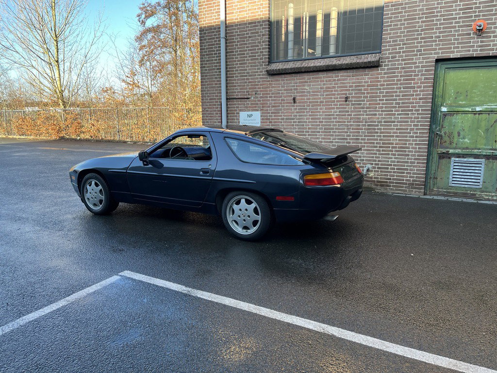 Porsche 928 S4