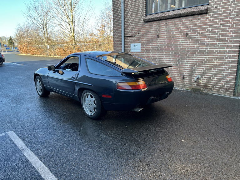 Porsche 928 S4