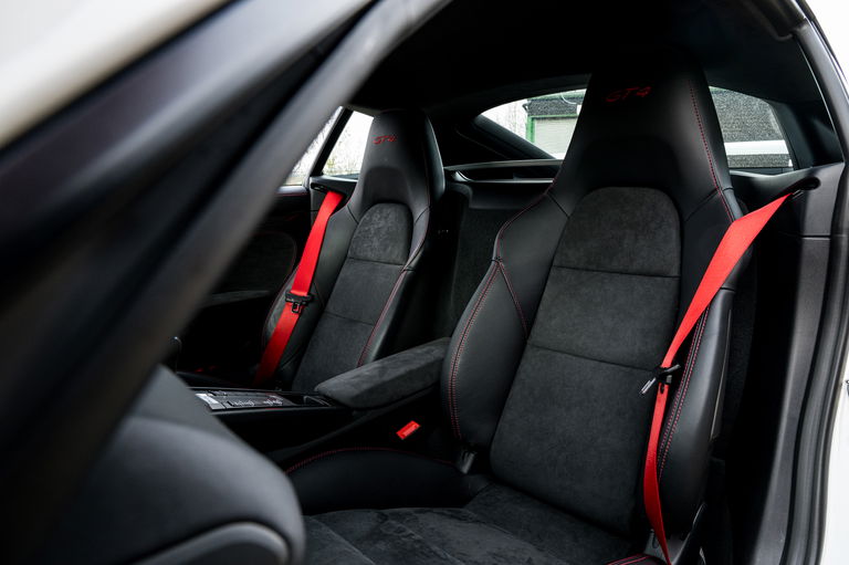 Porsche 981 Cayman GT4