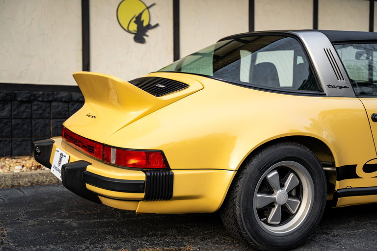 Porsche 911 Carrera (US)