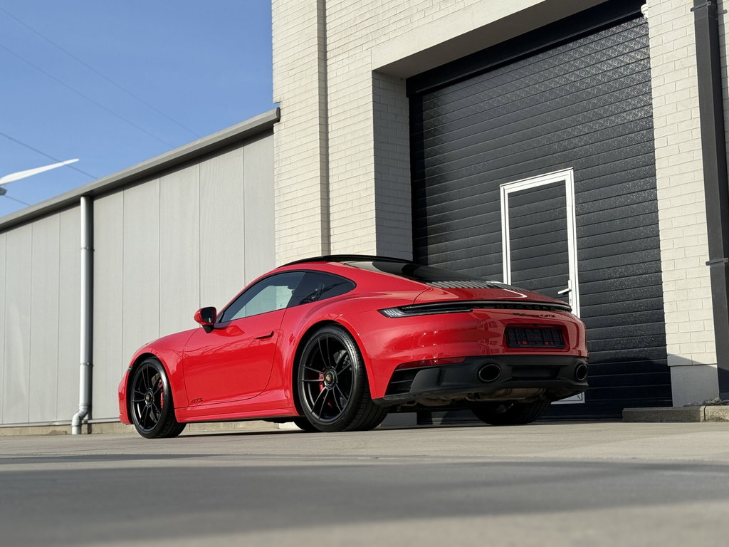 Porsche 992 Carrera 4 GTS