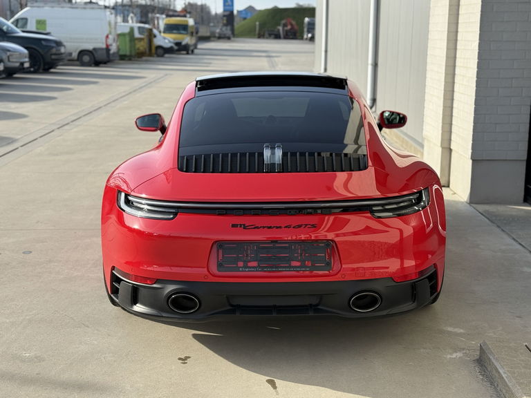 Porsche 992 Carrera 4 GTS