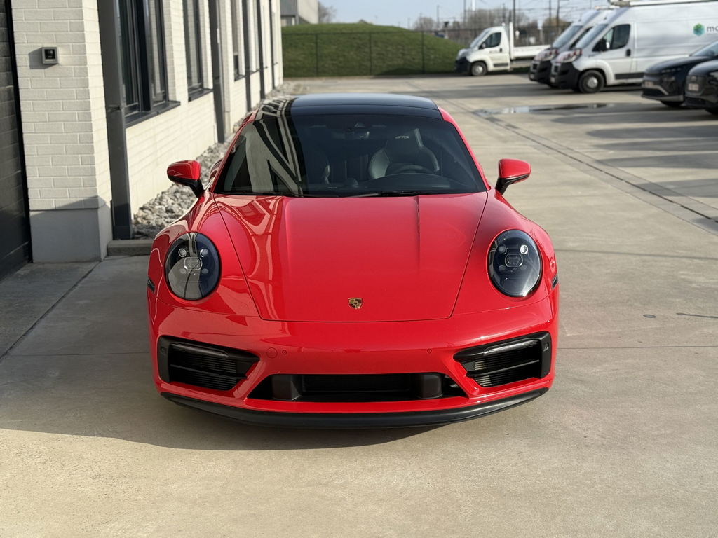 Porsche 992 Carrera 4 GTS