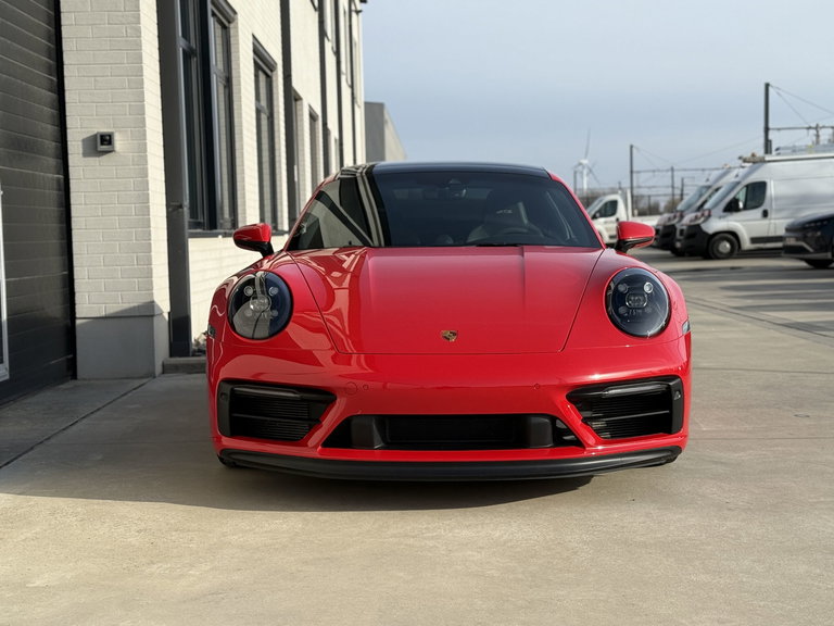 Porsche 992 Carrera 4 GTS