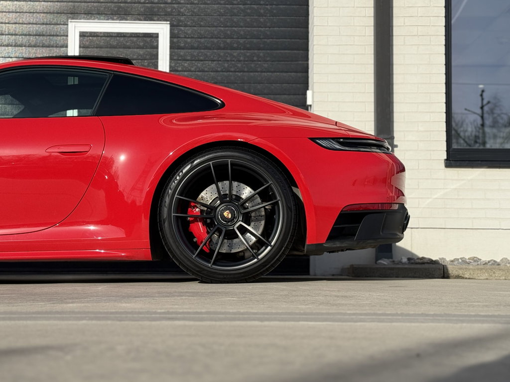Porsche 992 Carrera 4 GTS