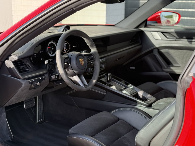 Porsche 992 Carrera 4 GTS