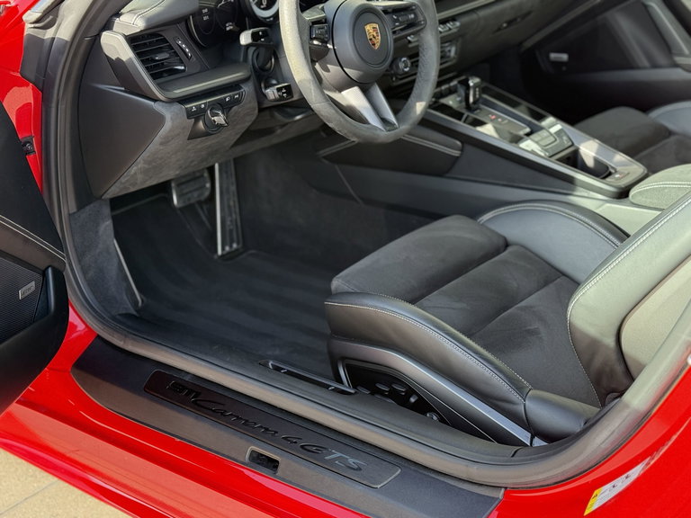 Porsche 992 Carrera 4 GTS