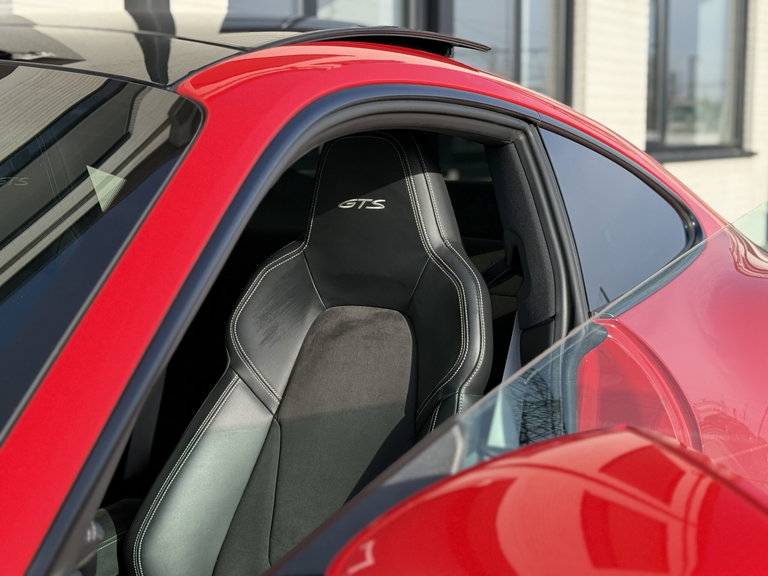 Porsche 992 Carrera 4 GTS