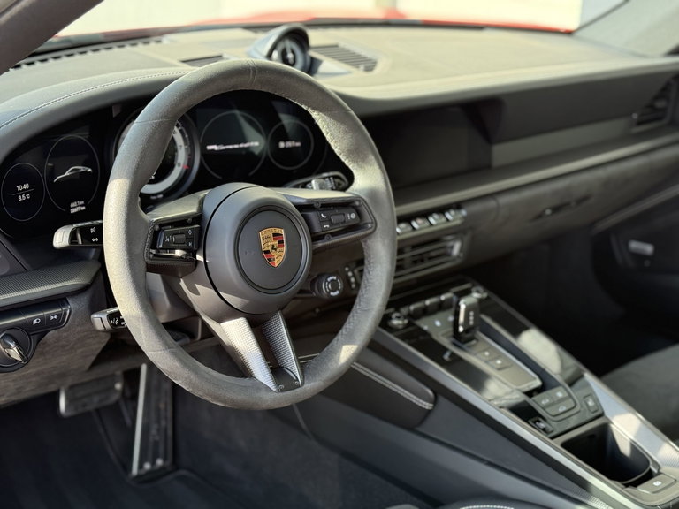 Porsche 992 Carrera 4 GTS