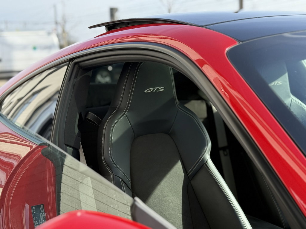 Porsche 992 Carrera 4 GTS