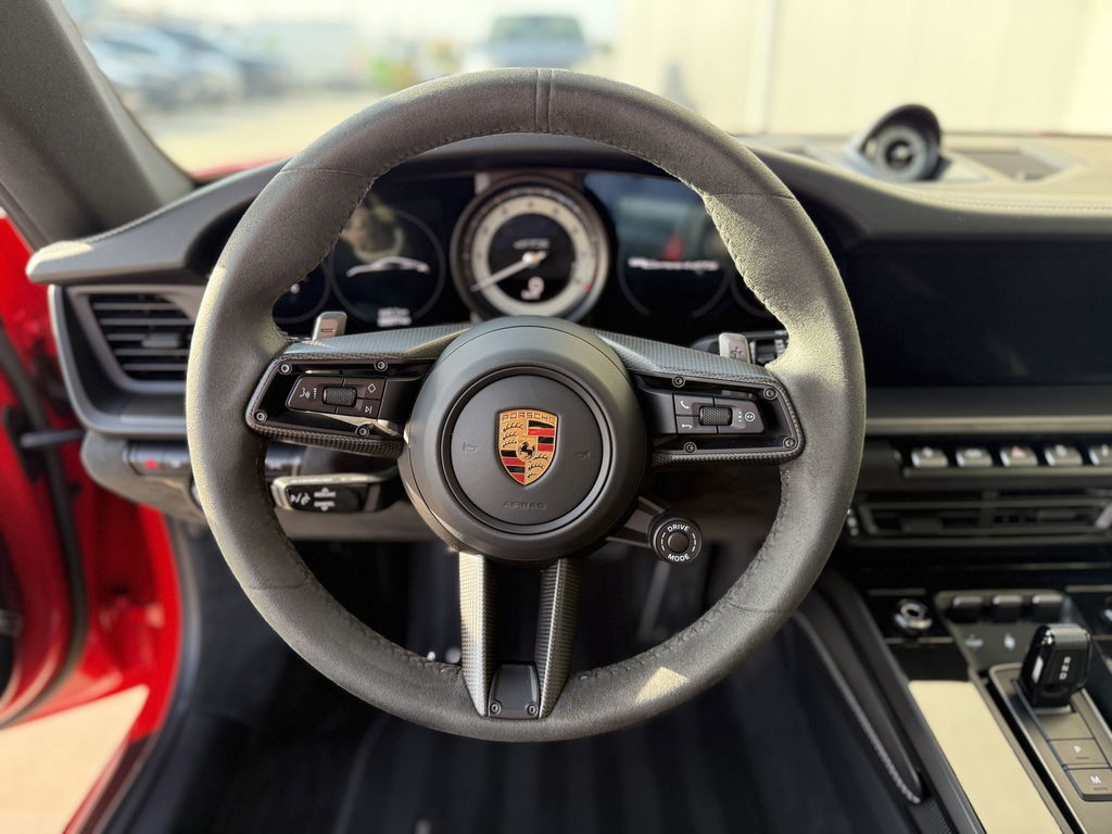 Porsche 992 Carrera 4 GTS