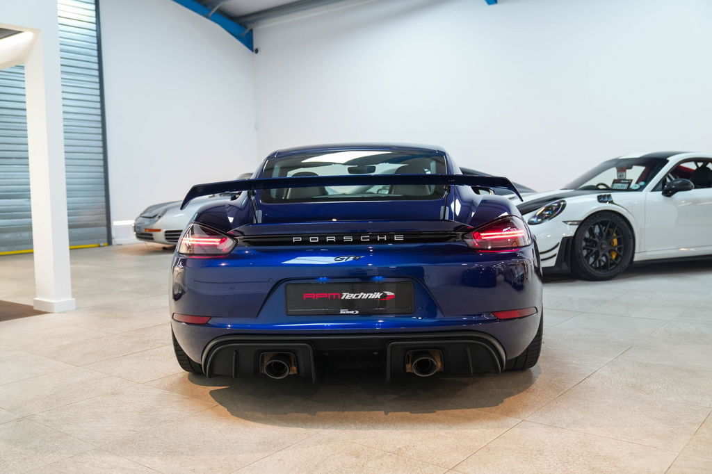 Porsche 718 Cayman GT4