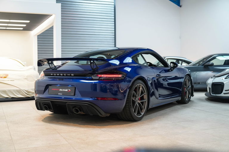 Porsche 718 Cayman GT4