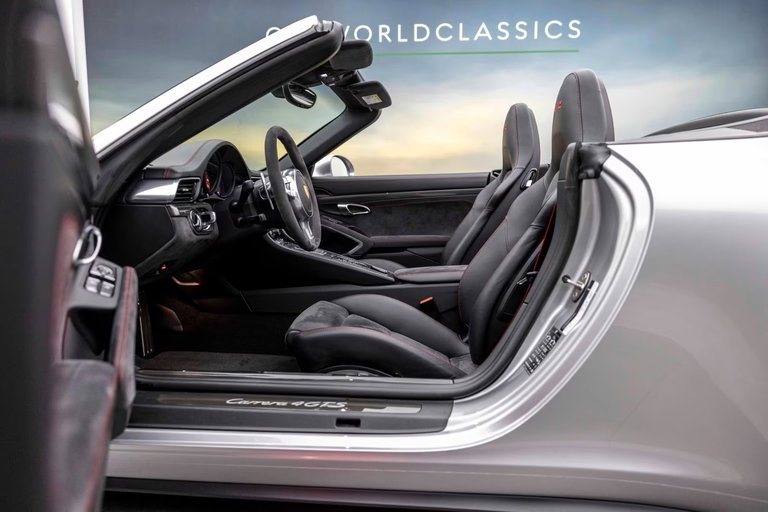 Porsche 991 Carrera 4 GTS