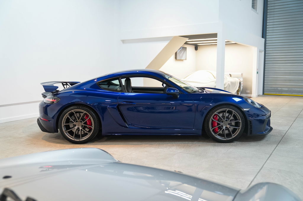 Porsche 718 Cayman GT4