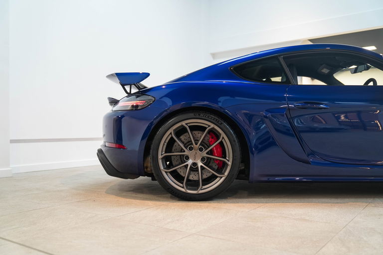 Porsche 718 Cayman GT4