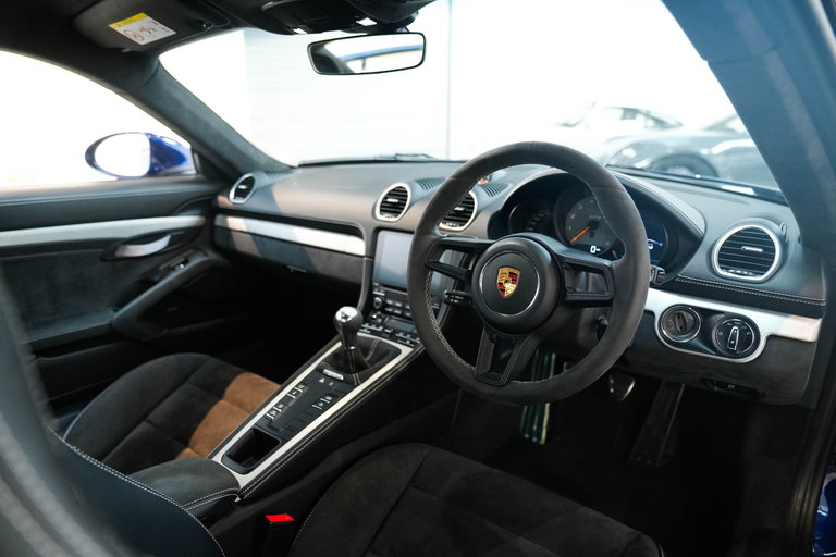 Porsche 718 Cayman GT4