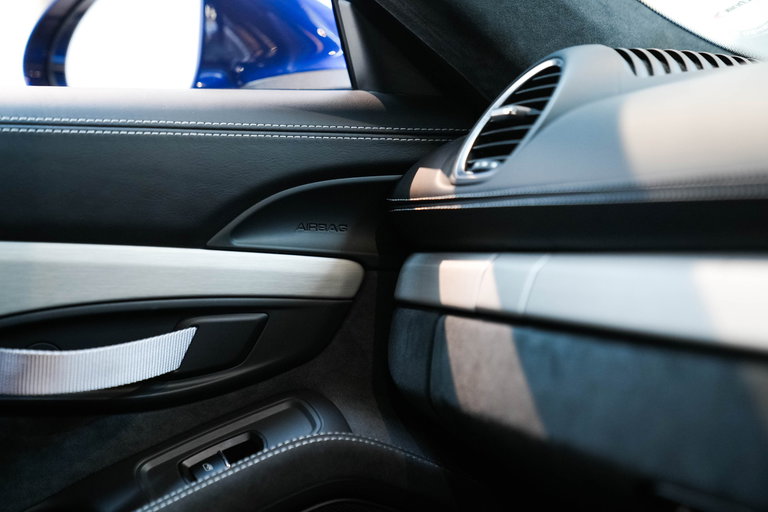 Porsche 718 Cayman GT4