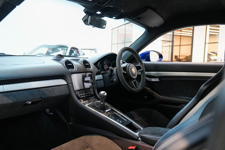 Porsche 718 Cayman GT4