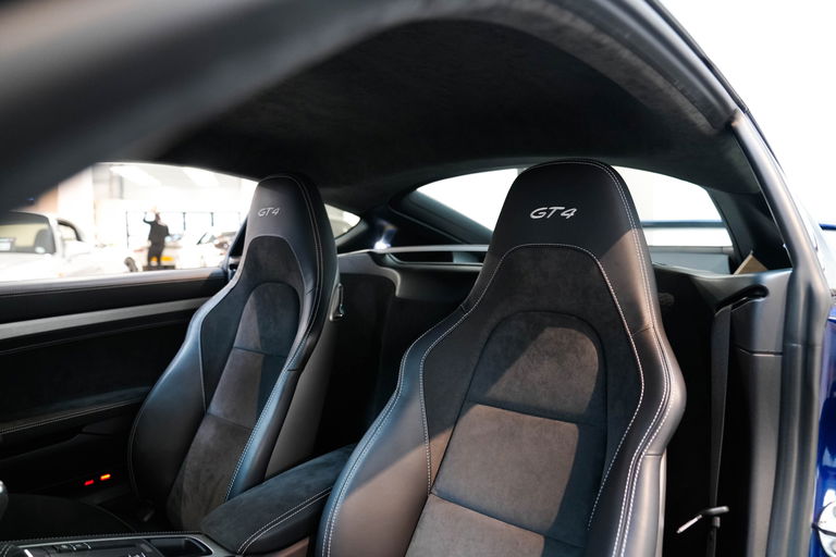 Porsche 718 Cayman GT4