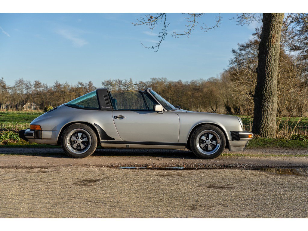 Porsche 911 Carrera 3.2 (US)