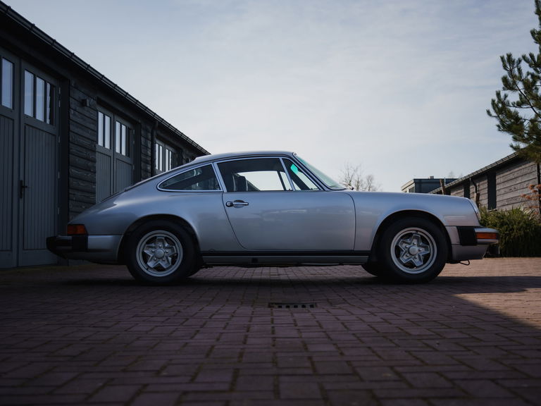 Porsche 911 “25 Jahre Jubiläumsmodell”