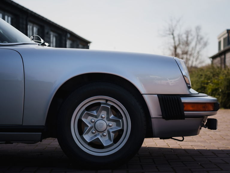 Porsche 911 „25 Jahre Jubiläumsmodell“