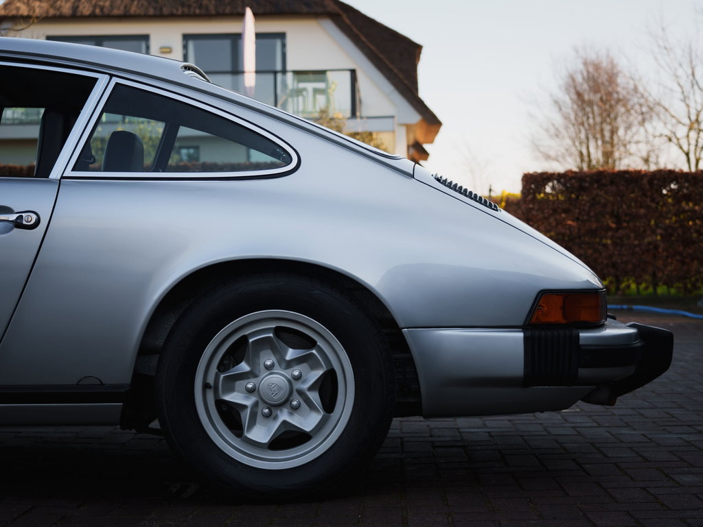 Porsche 911 „25 Jahre Jubiläumsmodell“