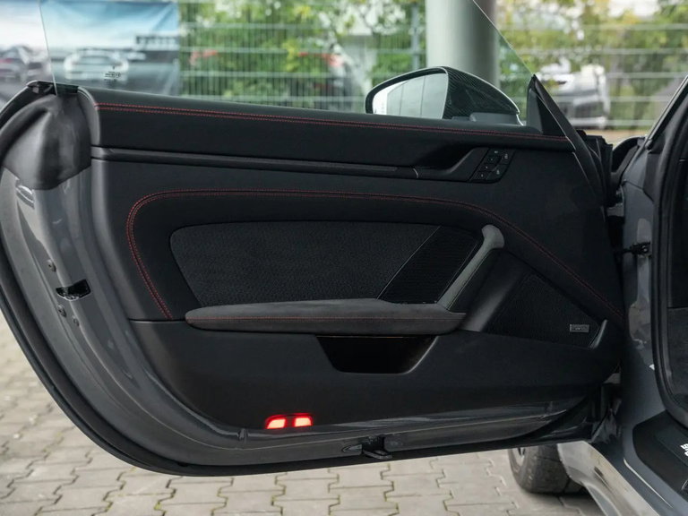 Porsche 992.2 Carrera 4 GTS