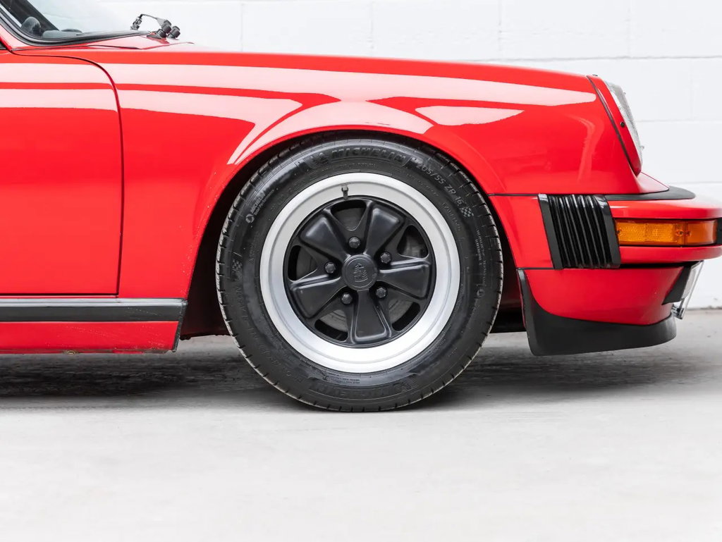 Porsche 911 Carrera 3.2 (US)