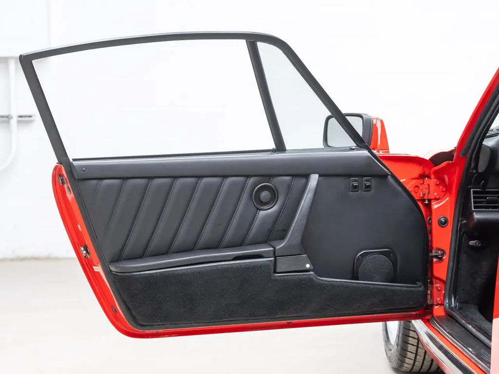 Porsche 911 Carrera 3.2 (US)