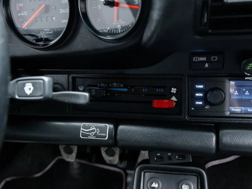 Porsche 911 Carrera 3.2 (US)