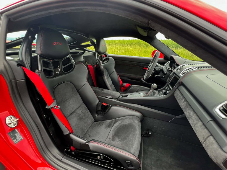 Porsche 981 Cayman GT4