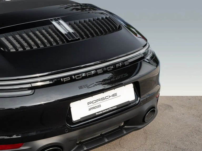 Porsche 992 Carrera 4 GTS