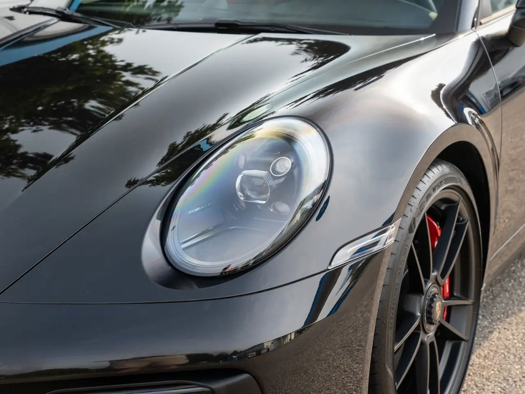 Porsche 992 Carrera 4 GTS