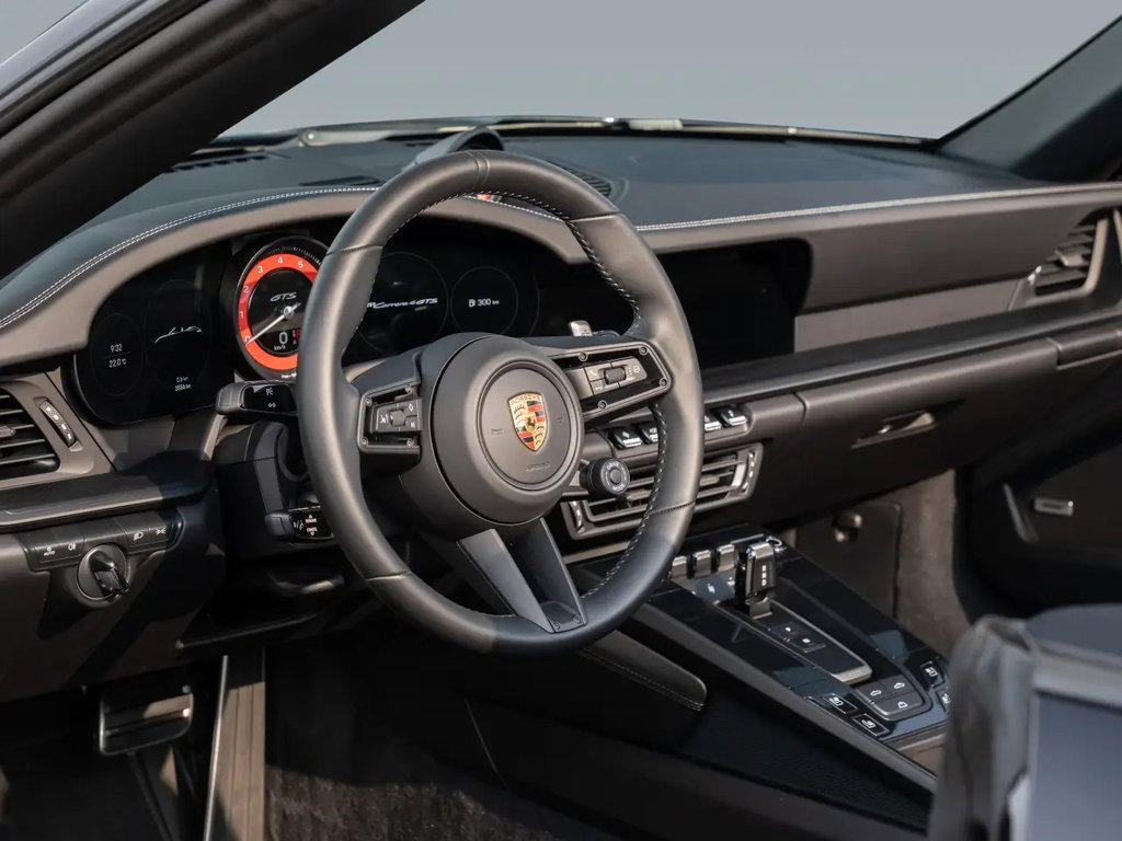 Porsche 992 Carrera 4 GTS