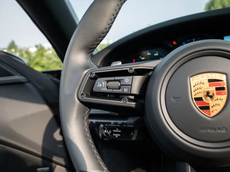 Porsche 992 Carrera 4 GTS